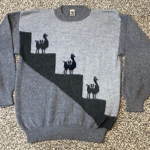 VNTG Stylish Gray Llama Crewneck Sweater from Peru